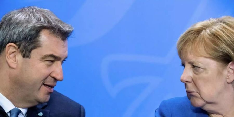 Kanzlerin Angela Merkel (CDU) und CSU-Chef Markus Söder haben Grund zur Freude. Foto: Bernd von Jutrczenka/dpa