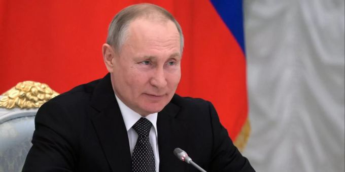 Es wird spekuliert, Putin wolle mit der Verfassungsänderung sicherstellen, dass er nach dem Ende seiner Amtszeit 2024 die Macht im Land behält. Russia Putin