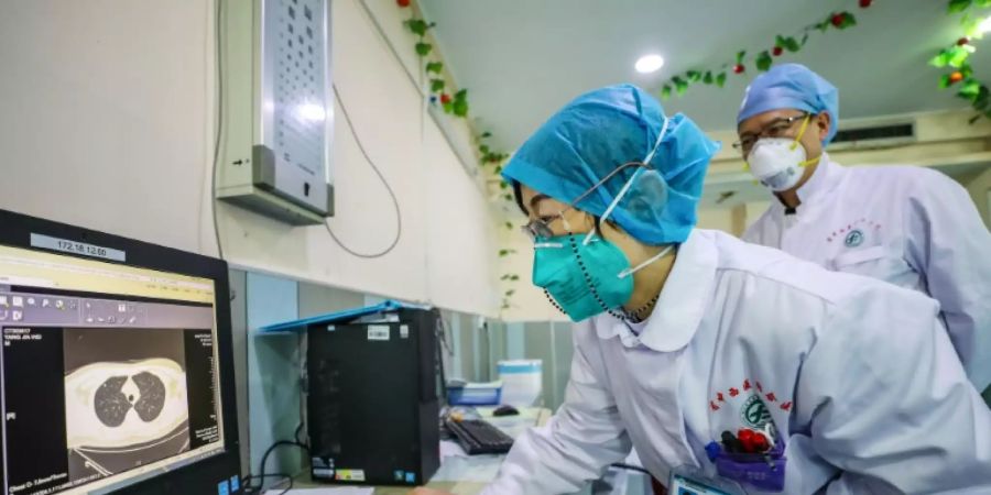 Ärzte in einem Krankenhaus in Wuhan