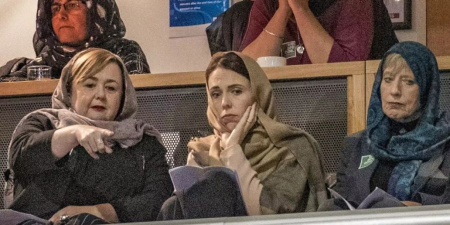 Ardern beim Freitagsgebet der beiden betroffenen Moscheen