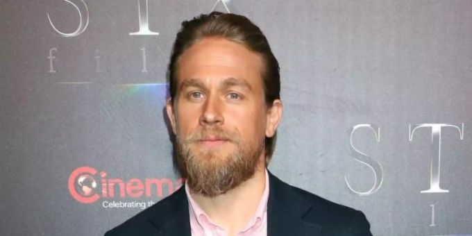 Charlie Hunnam stärkt Meghan Markle den Rücken. Charlie Hunnam