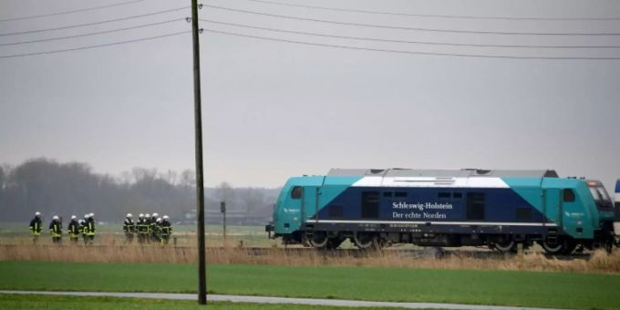 Rettungskräfte an der Unfallstelle Rettungskräfte an der Unfallstelle