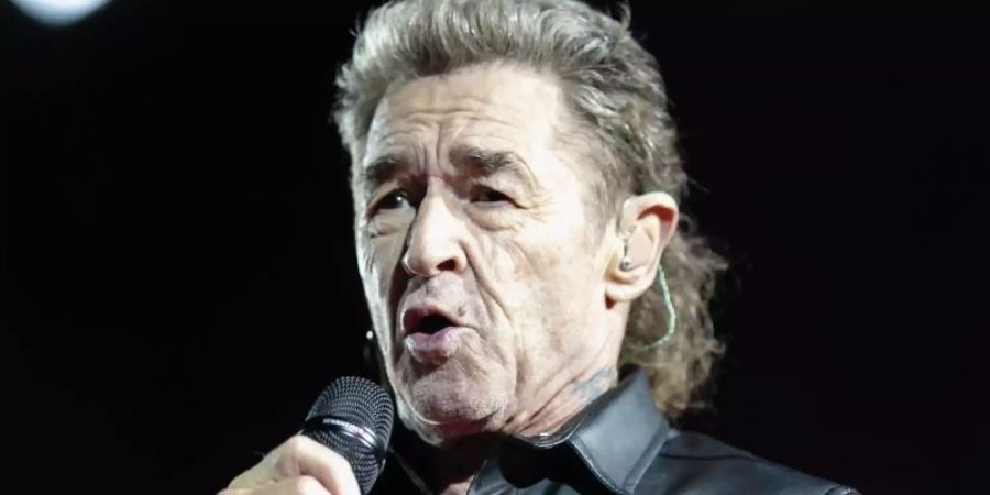 Peter Maffay lässt das Motorrad immer häufiger in der Garage. Foto: Frank Molter/dpa