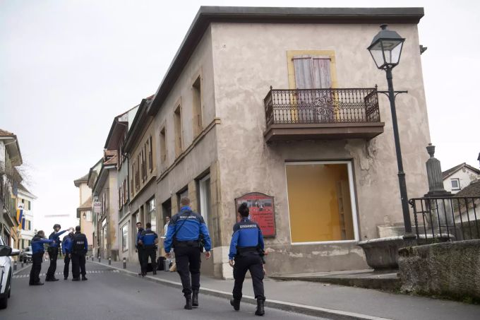 Zahlreiche Polizisten waren in Grandson VD im Einsatz. grandson VD