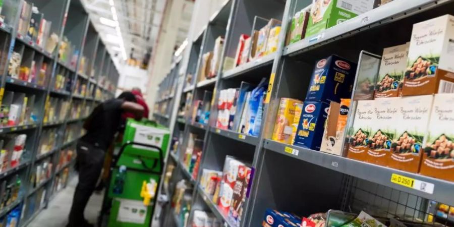 Bisher kauften Verbraucher in Deutschland Lebensmittel lieber im Supermarkt oder beim Discounter. Doch seit Ausbruch des Coronavirus sind Online-Lieferdienste immer mehr gefragt. Foto: picture alliance / Monika Skolimowska/dpa