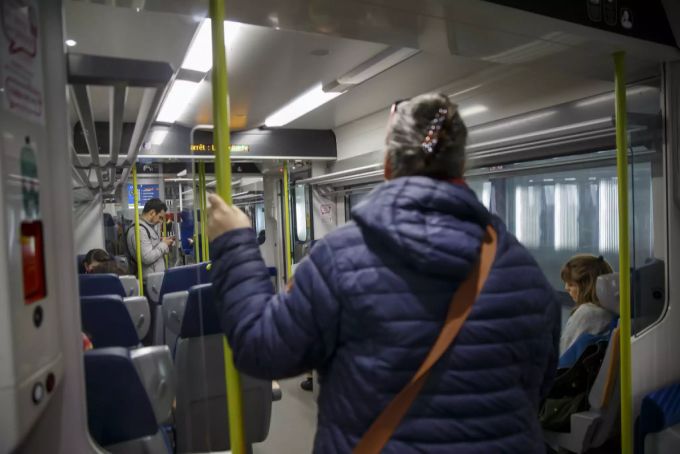 Im ÖV ist nun Abstand halten angesagt. VÖV