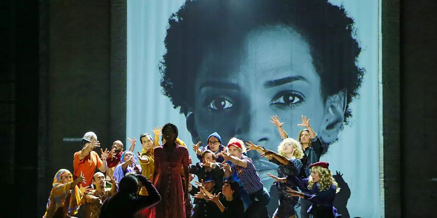 Szenenbild aus dem Musical Wuestenblume, aufgenommen bei einer Probe am Mittwoch im Stadttheater St. Gallen.