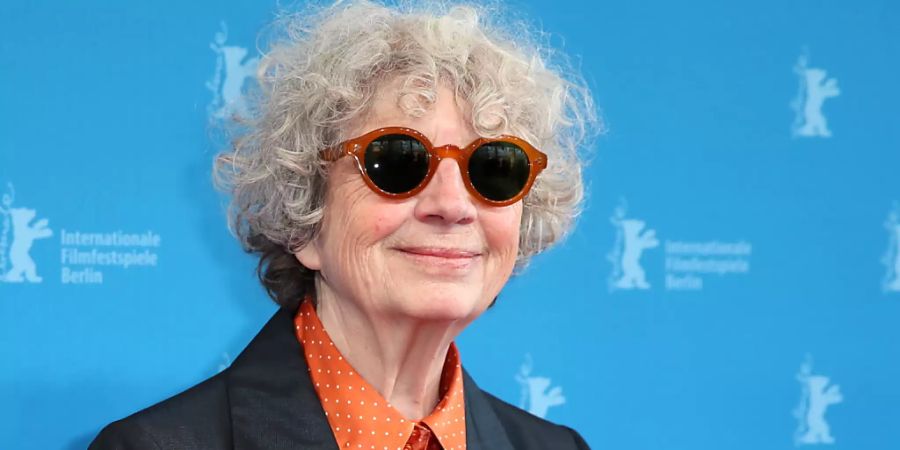 Die Regisseurin und Künstlerin Ulrike Ottinger (77) (im Bild) ist am Samstag an der Berlinale in Berlin mit der Berlinale Kamera geehrt worden. Das Filmfestival ehrt mit dem Preis seit 1986 Persönlichkeiten und Institutionen, die sich um das Filmschaffen besonders verdient gemacht haben.