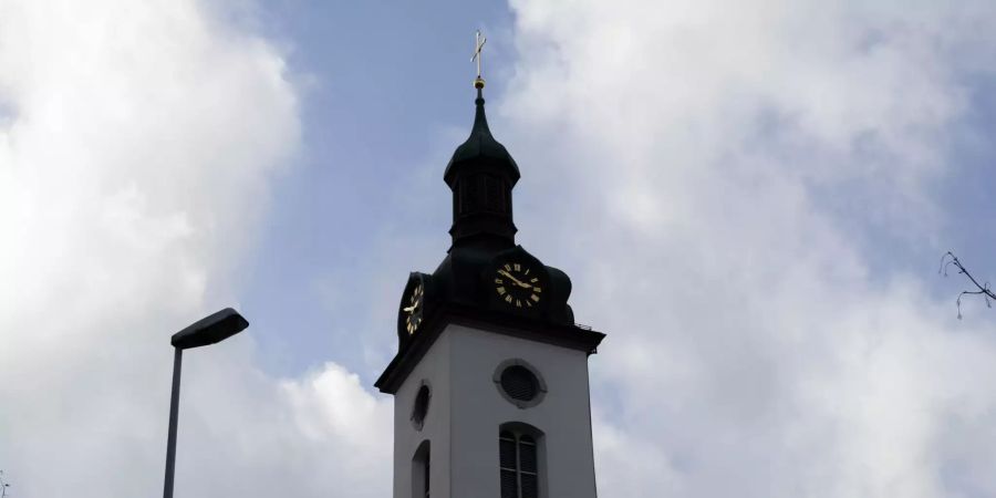 Der Kirchenturm von Wohlen (AG).