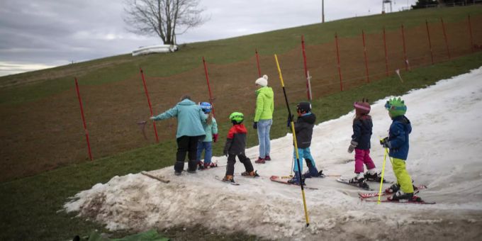 Kinder fahren Ski in Heiden AR. Im Wallis ist Skifahren ab nächstem Winter ein offizielles Schulfach. Wallis