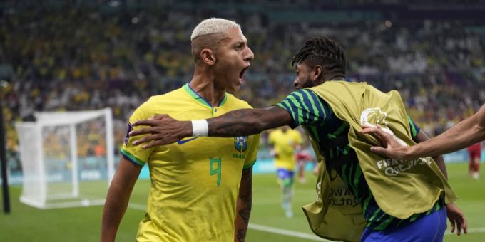 Traumtor an WM! - Richarlison schiesst Brasilien gegen Serbien zum Sieg