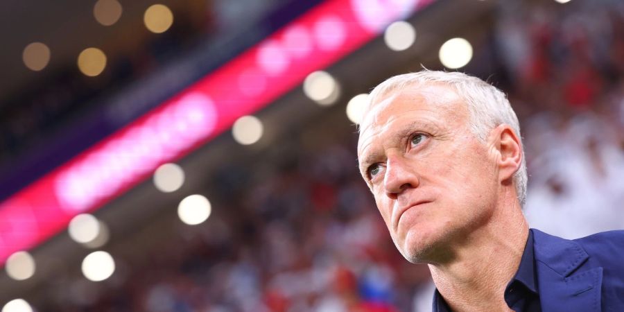 Frankreichs Trainer Didier Deschamps steht vor dem Spiel an der Auswechselbank.