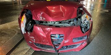 Kollision zwischen zwei Autos in Cham