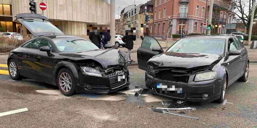 Basel:Verkehrsunfall Nauenstrasse/Centralbahnplatz