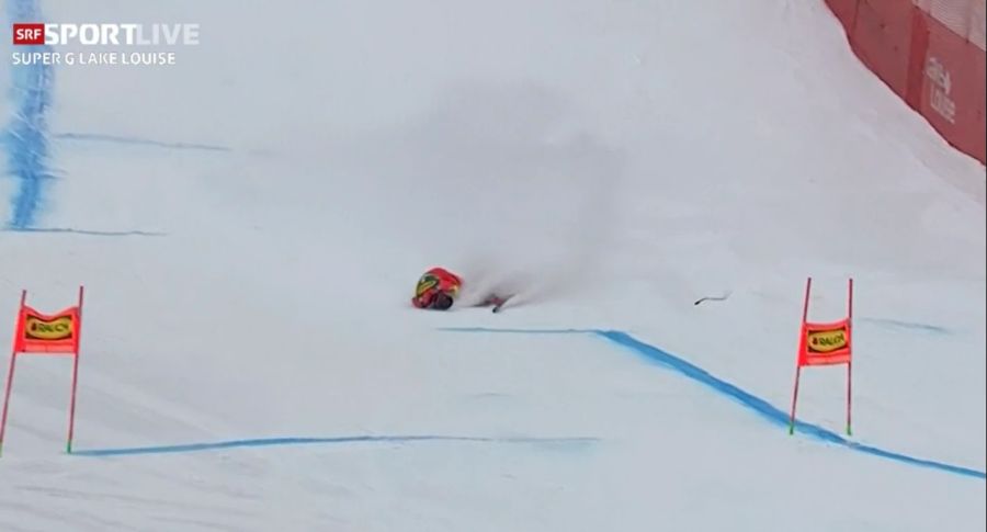 Mauro Caviezel schlägt im Super-G von Lake Louise mit dem Kopf hart auf der Piste auf.