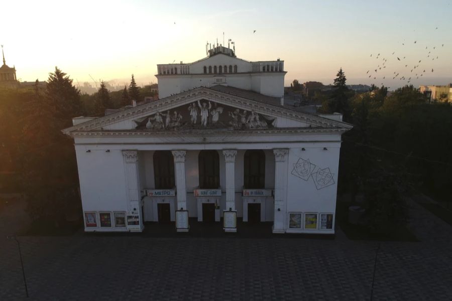 So sah das Theater in Mariupol vor dem Ukraine-Krieg aus.