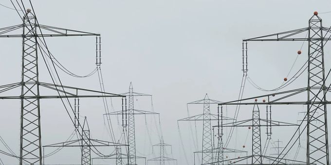 Stromunternehmen können auch 2023 bei Bedarf auf ein Bundesdarlehen zurückgreifen. Der Nationalrat hat das Geld für den Rettungsschirm genehmigt. (Themenbild) Stromunternehmen können auch 2023 bei Bedarf auf ein Bundesdarlehen zurückgreifen. Der Nationalrat hat das Geld für den Rettungsschirm genehmigt. (Themenbild)