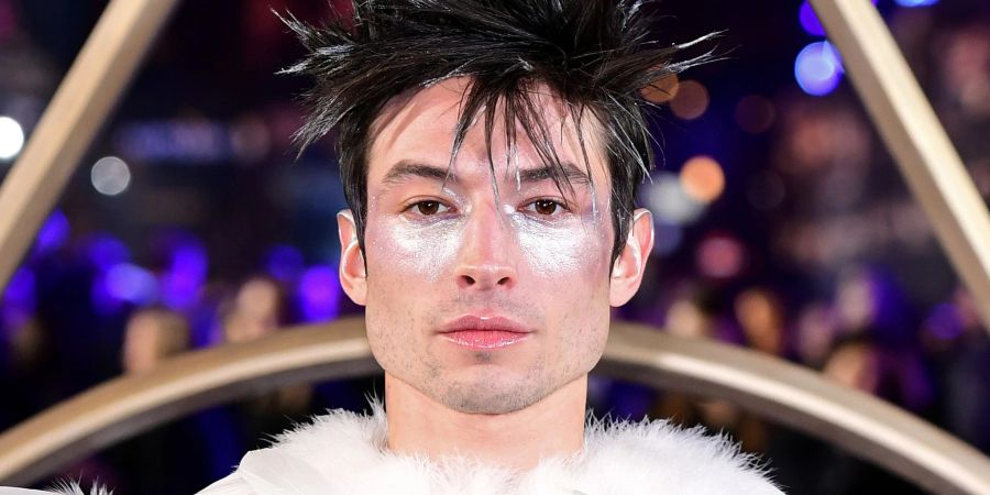 Dem Schauspieler Ezra Miller wird Einbruch und Diebstahl vorgeworfen - er kam nun glimpflich davon.