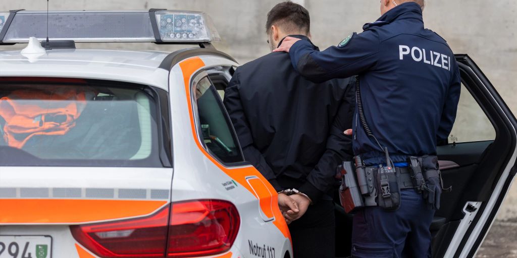 Festnahme in Henau SG Bewohnerin überrascht zwei Unbekannte