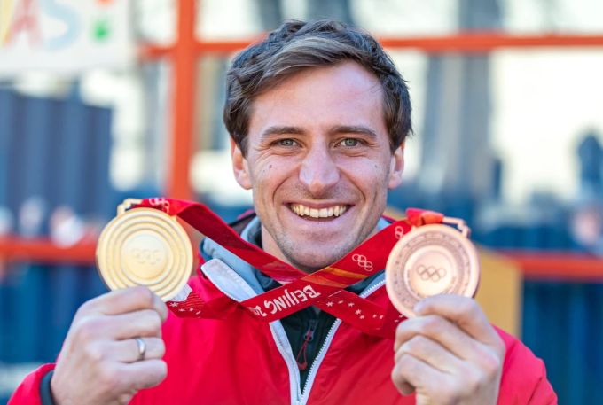 Matthias Mayer mit seinen Olympia-Medaillen Matthias Mayer