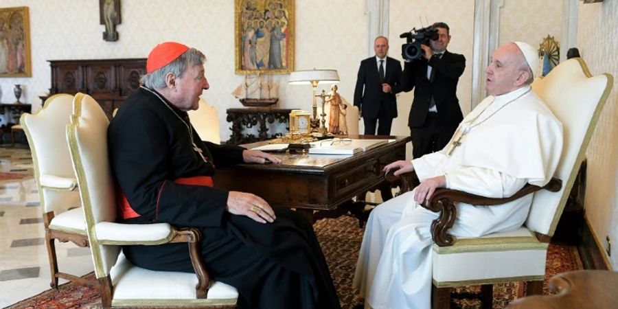 Kardinal George Pell (l.)  bei Papst Franziskus