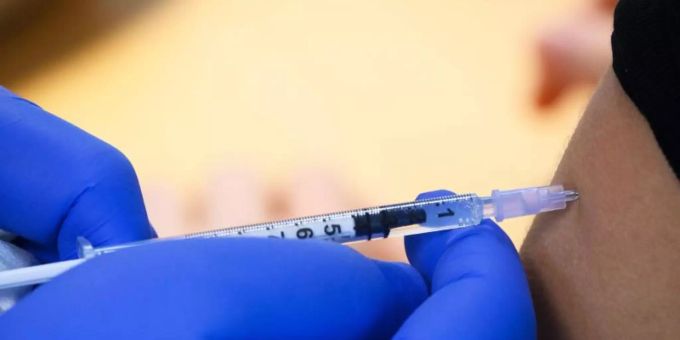 Eine grosse Mehrheit der Deutschen befürwortet eine Corona-Impfpflicht. 69 Prozent der Befragten sprachen sich für eine allgemein verpflichtende Immunisierung gegen das Virus aus. Foto: Soeren Stache/dpa-Zentralbild/dpa Eine grosse Mehrheit der Deutschen befürwortet eine Corona-Impfpflicht. 69 Prozent der Befragten sprachen sich für eine allgemein verpflichtende Immunisierung gegen das Virus aus. Foto: Soeren Stache/dpa-Zentralbild/dpa