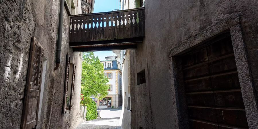 Die Junkergasse mit ihren Gängen von Haus zu Haus in Visp.