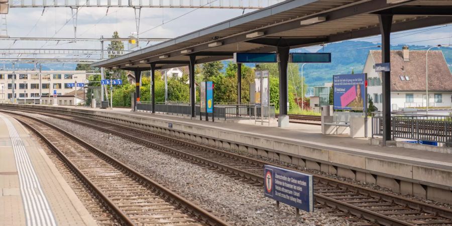Der SBB Bahnhof in Uetikon am See.
