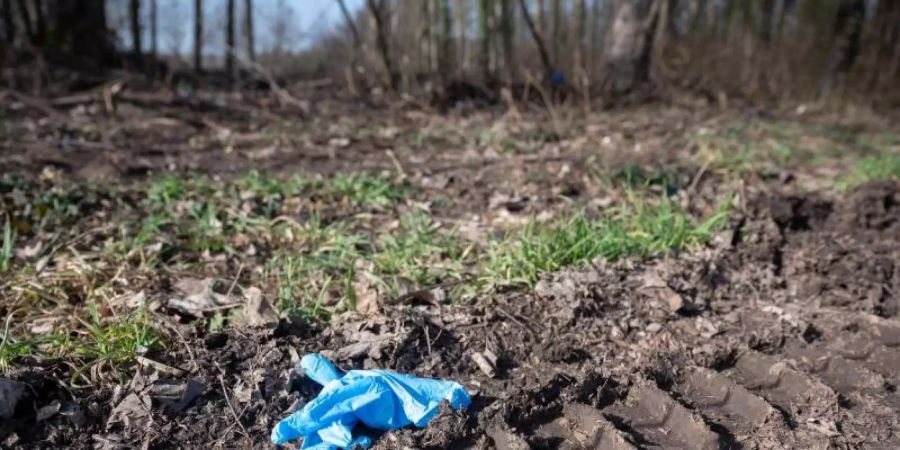 Am Tatort: Wegen Mordes an einem 13 Jahre alten Jungen hat das Landgericht Heidelberg einen 14-Jährigen zu neun Jahren Haft verurteilt. Foto: Sebastian Gollnow/dpa