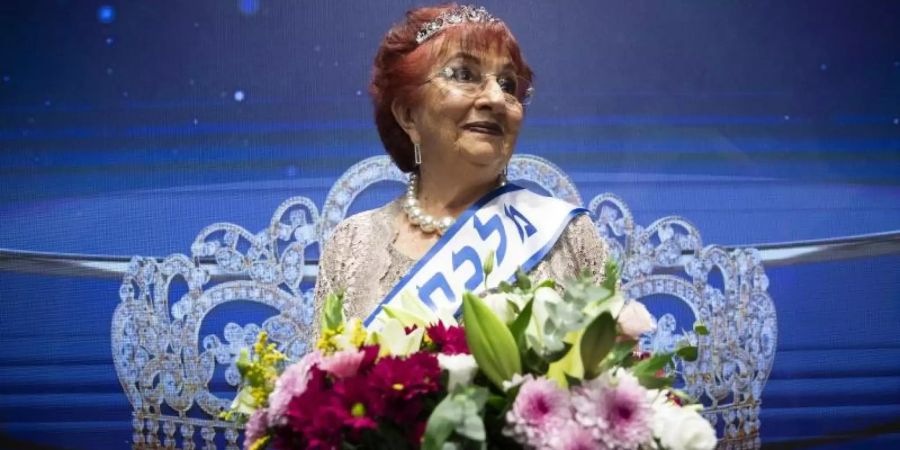 Salina Steinfeld (86) wird zur «Miss Holocaust Survivor» gekürt. Foto: Oded Balilty/AP/dpa