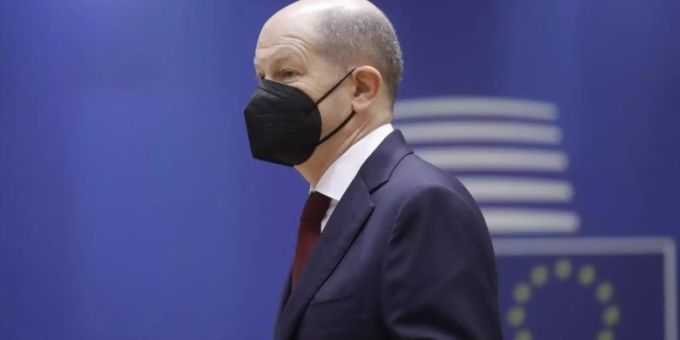 Bundeskanzler Olaf Scholz trifft zum EU-Gipfel im Gebäude des Europäischen Rates ein. scholz