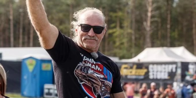 Fernsehauswanderer Konny Reimann auf dem "Werner"-Festival 2019. Foto: Markus Scholz/dpa Fernsehauswanderer Konny Reimann auf dem "Werner"-Festival 2019. Foto: Markus Scholz/dpa