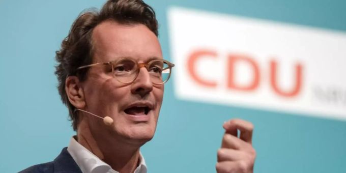 Mit der hauchdünnen Regierungsmehrheit könnte Hendrik Wüsts Wahl in dem Fünf-Parteien-Parlament durchaus zur Zitterpartie werden. Foto: Bernd Thissen/dpa Mit der hauchdünnen Regierungsmehrheit könnte Hendrik Wüsts Wahl in dem Fünf-Parteien-Parlament durchaus zur Zitterpartie werden. Foto: Bernd Thissen/dpa