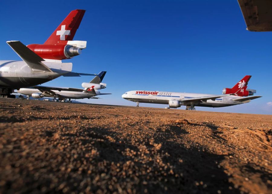 Ausgemusterte Flugmaschinen der Swissair standen herrenlos in der Mojave Wüste in den USA.