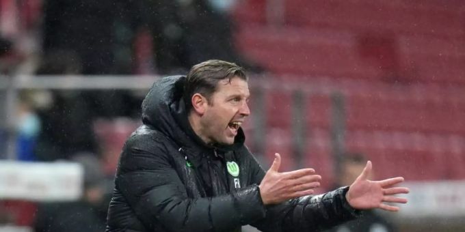 Stand mit Wolfsburg in Mainz sprichwörtlich im Regen: VfL-Cooach Florian Kohfeldt. Florian Kohfeldt