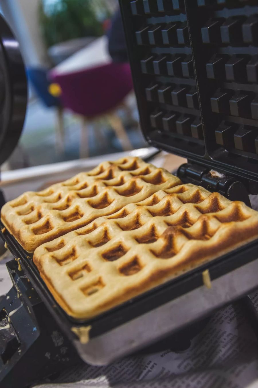 Waffeleisen mit Waffelteigmasse