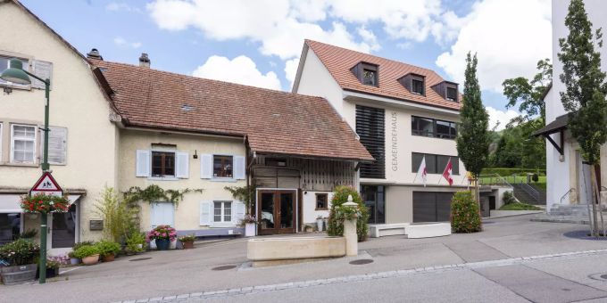 Das Gemeindehaus Duggingen an der Kirchgasse. Das Gemeindehaus Duggingen an der Kirchgasse.