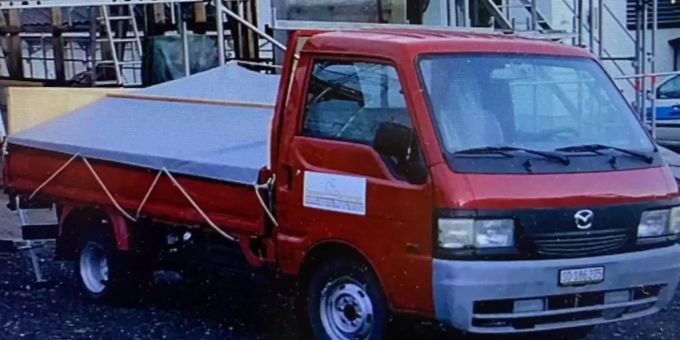 Die Polizei bittet die Bevölkerung bei der Suche nach dem gestohlenen Fahrzeug um Mithilfe. Diebstahl