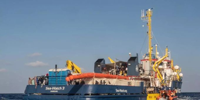 Aus Seenot - Sea-Watch rettet über 60 Menschen im Mittelmeer