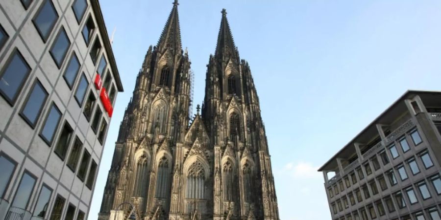 Der Kölner Dom ist ein Wahrzeichen der Stadt