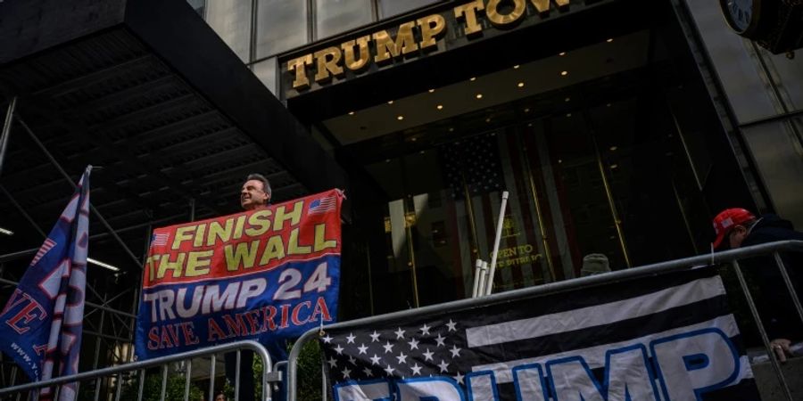 Trump-Anhänger vor dem Trump Tower in Manhattan