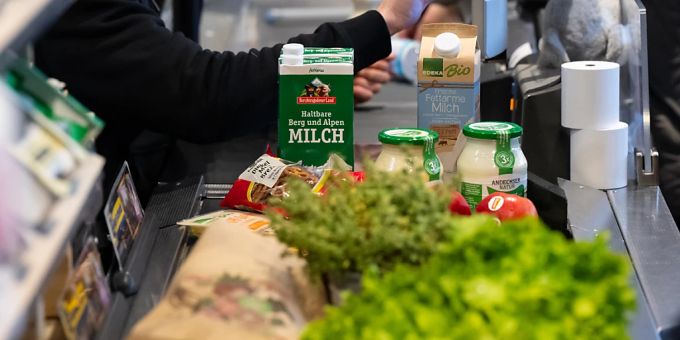 Laut dem veröffentlichten GfK-Markt-Monitor wurde der Schweizer Detailhandel auch im ersten Quartal 2024 von zurückhaltendem Einkaufsverhalten beeinflusst. (Symbolbild) Schweizer Detailhandel