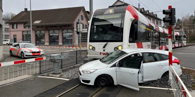 Frauenfeld TG: Mit Bahn kollidiert. Frauenfeld TG