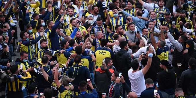 Die Fussball-Fans von Fenerbahce Istanbul hatten sich regierungskritisch geäussert. Die Fussball-Fans von Fenerbahce Istanbul hatten sich regierungskritisch geäussert.