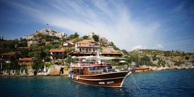 Sonnengarantie und Meer, und das oft vergleichsweise günstig: Die Türkei ist bei Sommerurlaubern 2023 sehr nachgefragt. Sonnengarantie und Meer, und das oft vergleichsweise günstig: Die Türkei ist bei Sommerurlaubern 2023 sehr nachgefragt.