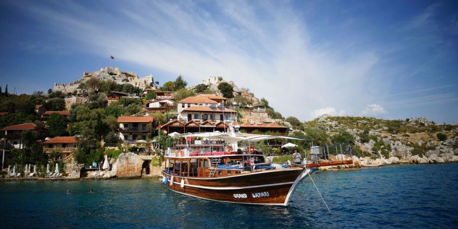 Sonnengarantie und Meer, und das oft vergleichsweise günstig: Die Türkei ist bei Sommerurlaubern 2023 sehr nachgefragt.