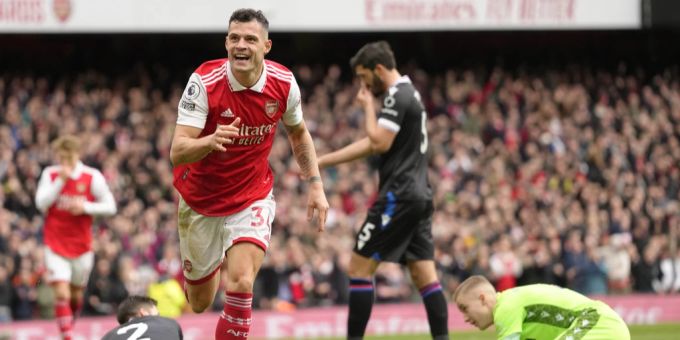 Granit Xhaka bejubelt sein Tor zum 3:0 für Arsenal gegen Crystal Palace in der Premier League. Granit Xhaka Arsenal