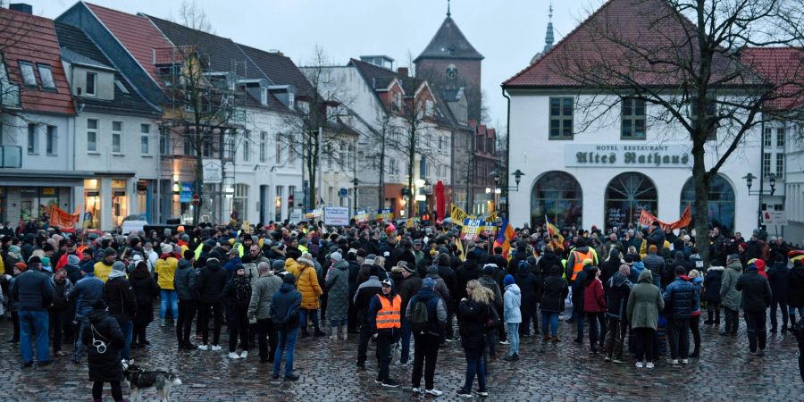 Eine Demonstration unter dem Motto «Upahl muss sich wehren» in Grevesmühlen.