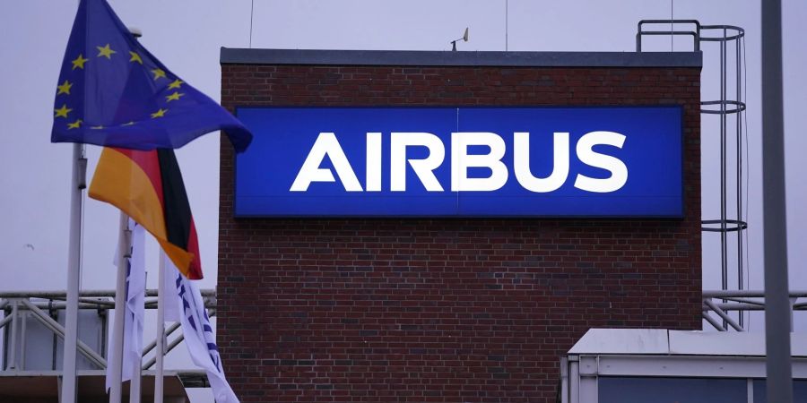 Der Luft- und Raumfahrtkonzern Airbus beschäftigt an seinem grössten Standort in Hamburg etwa 15.000 Menschen.