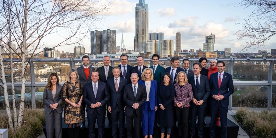 Bundeskanzler Olaf Scholz reiste mit sechs Ministerinnen und Ministern nach Rotterdam.